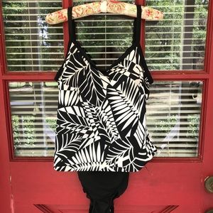 Maxine of Hollywood Black White One Piece Swimsuit Tie Side Accent Size 12